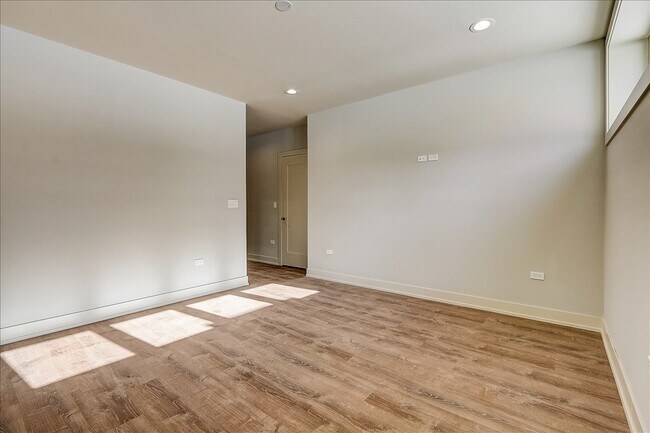 Building Photo - 6456 S Woodlawn Ave