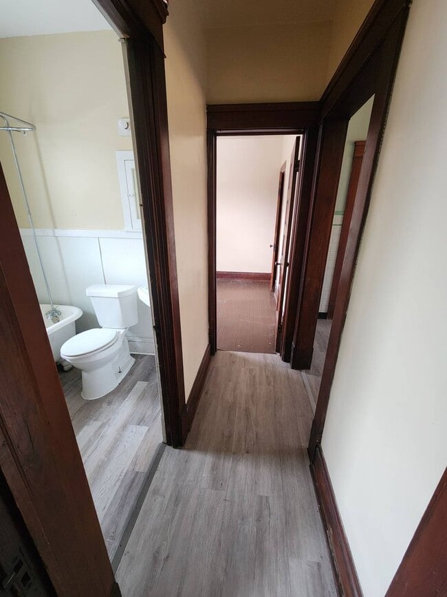 Building Photo - 2954 E 67th St