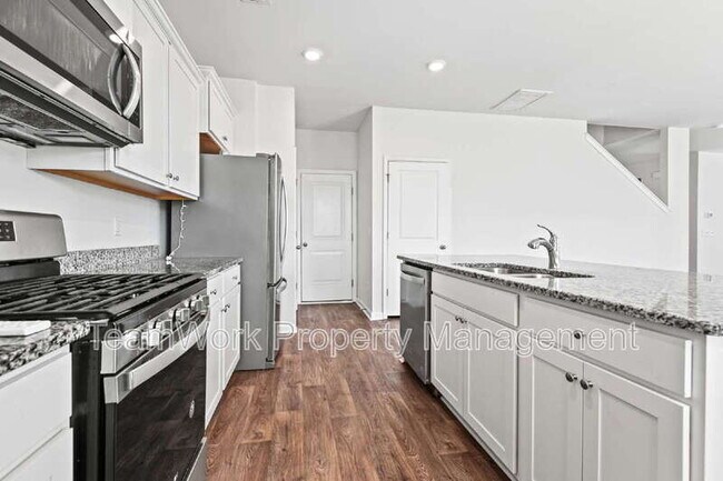 Building Photo - 413 Zenith Blvd