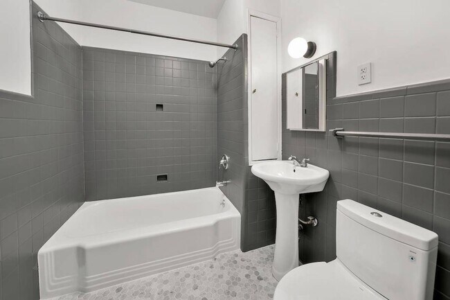 Building Photo - 422 Hudson St