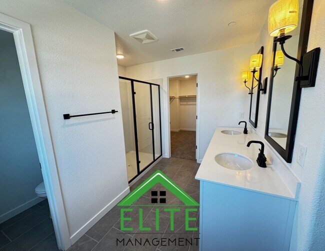 Building Photo - **Brand New 4 Bed / 3 Bath Home in Prime R...
