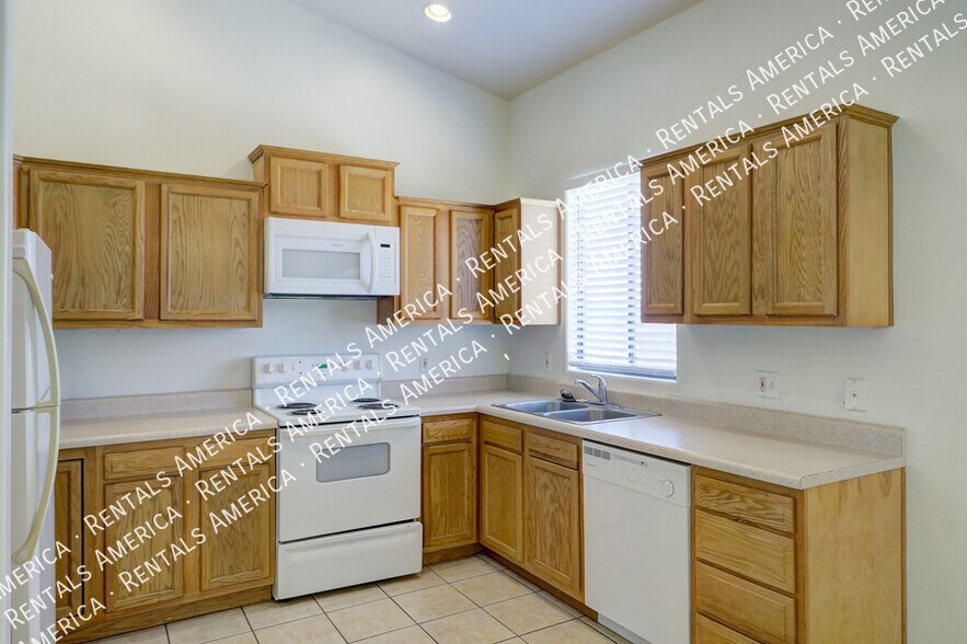 Building Photo - 201 W Palm Ct