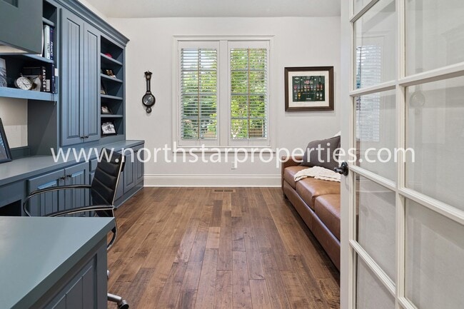 Building Photo - Custom Built Lake Oswego Home Near Lakerid...