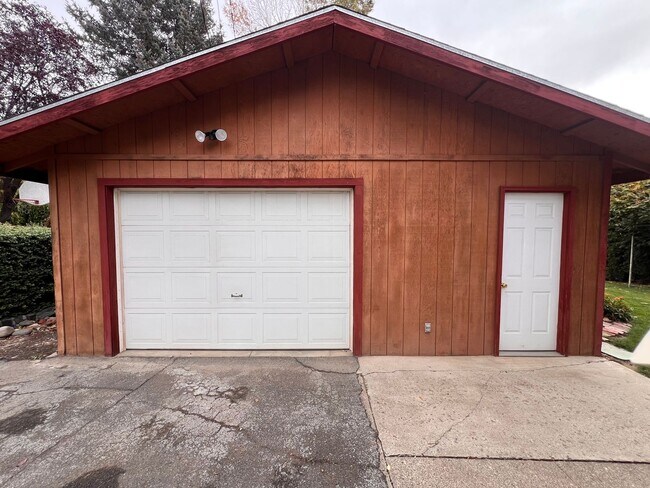 Building Photo - Non-Refundable & Security Deposit Total: $...