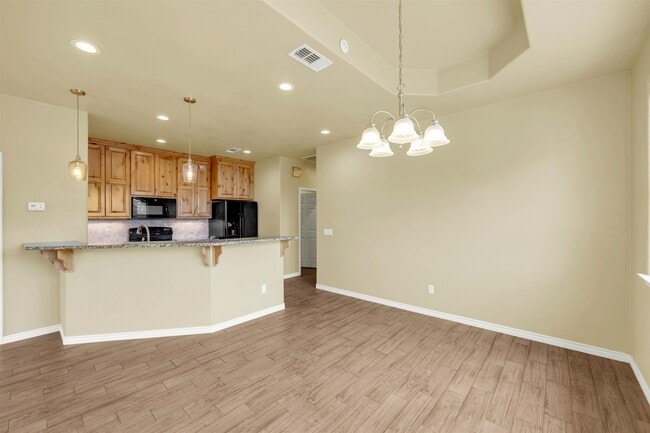Building Photo - 623 Skyline Dr