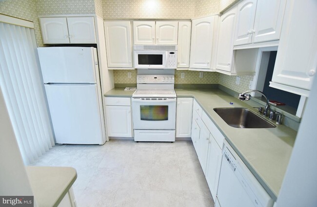 Building Photo - 21 Twin Brooks Dr