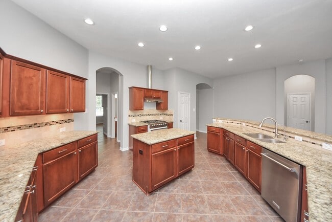 Building Photo - 18403 Sierra Falls Ct