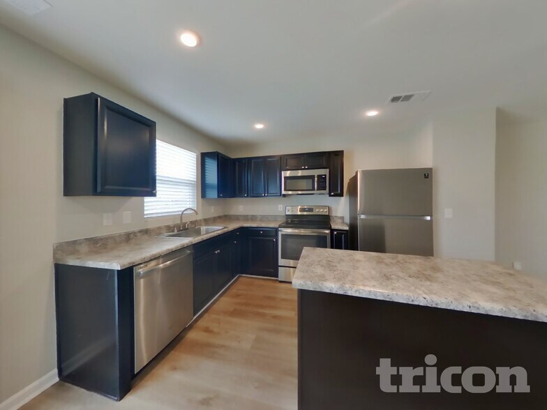 Building Photo - 2512 Solomon Ln