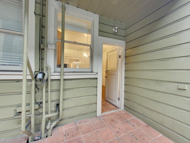 Building Photo - 617 Natoma St