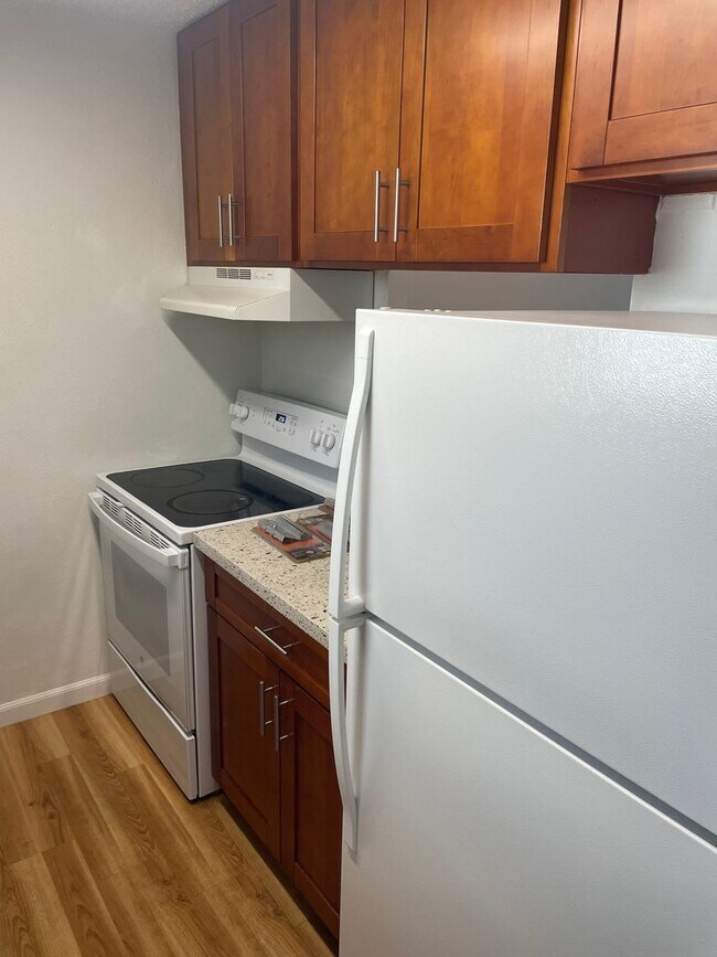 Building Photo - Victoria Plaza - Makiki/Punchbowl - 2/2/1 ...