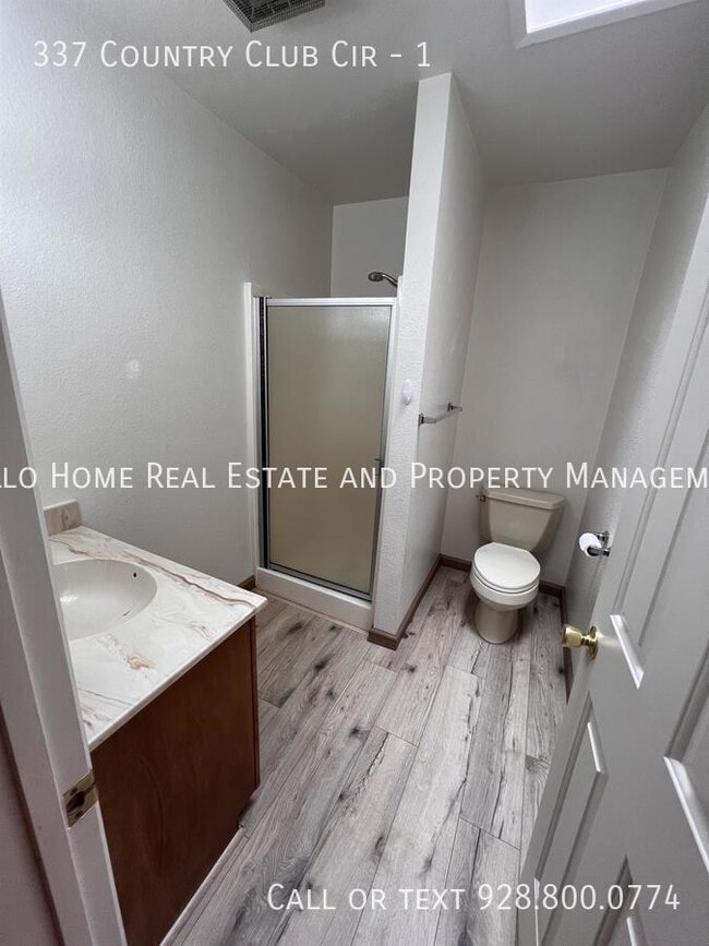 Building Photo - 337 Country Club Cir