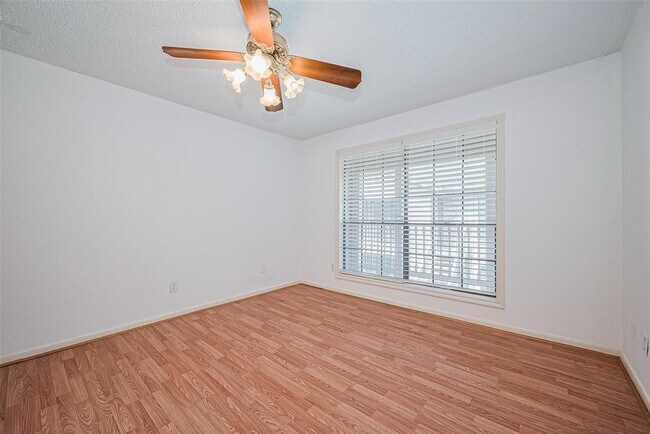 Building Photo - 1311 Antoine Dr