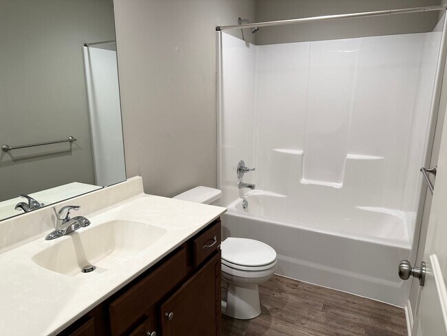 Building Photo - Single Level 2 Bed | 2 Bath | 2 Car Garage Attached Villa in Blue Springs