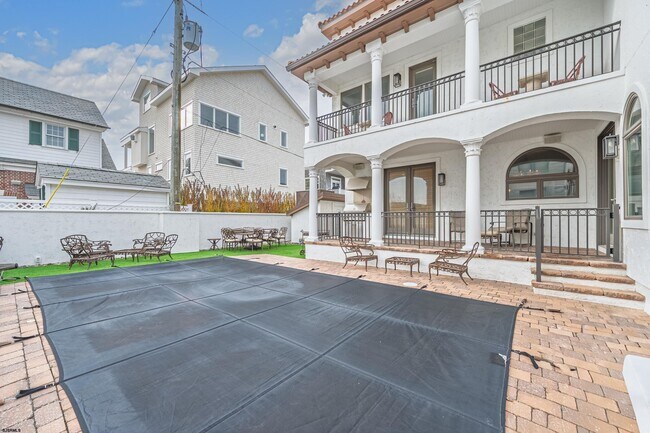 Building Photo - 112 S Rumson Ave
