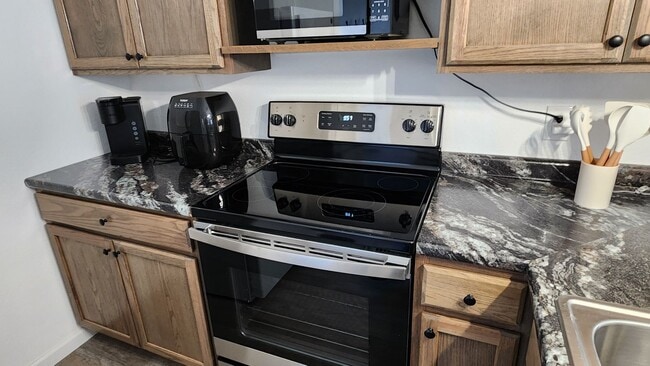 Building Photo - Modern, Brand New Build, Move-In Ready One...