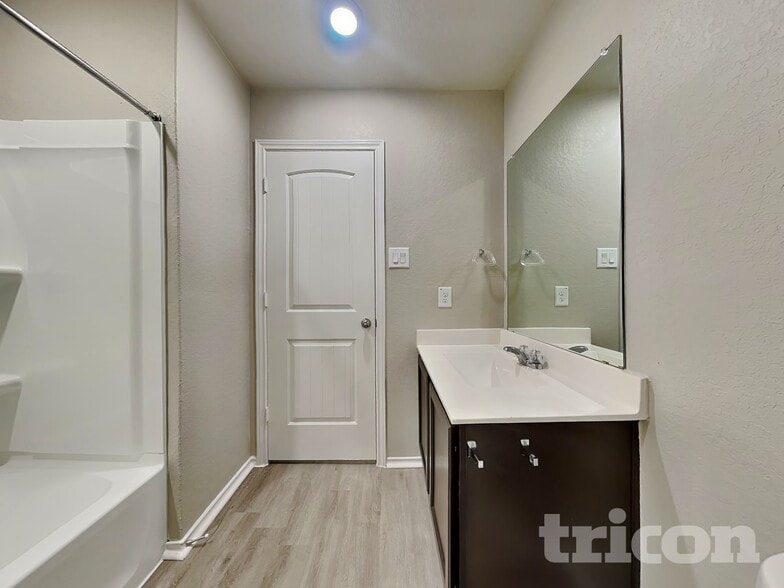 Building Photo - 125 Moonrise Dr