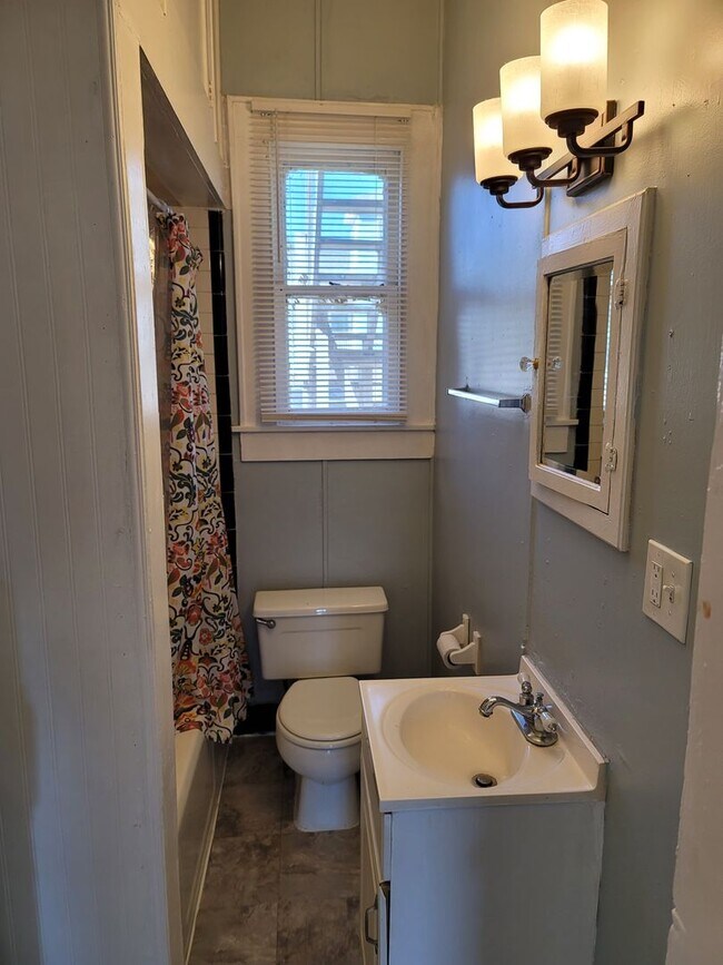 Building Photo - 826 Broadway Avenue J