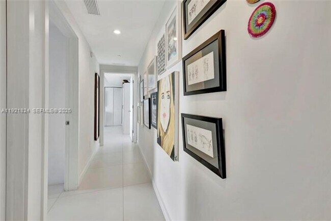 Building Photo - 501 NE 31st St