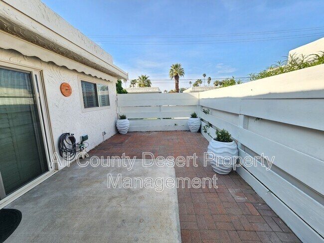 Building Photo - 760 E Cottonwood Rd