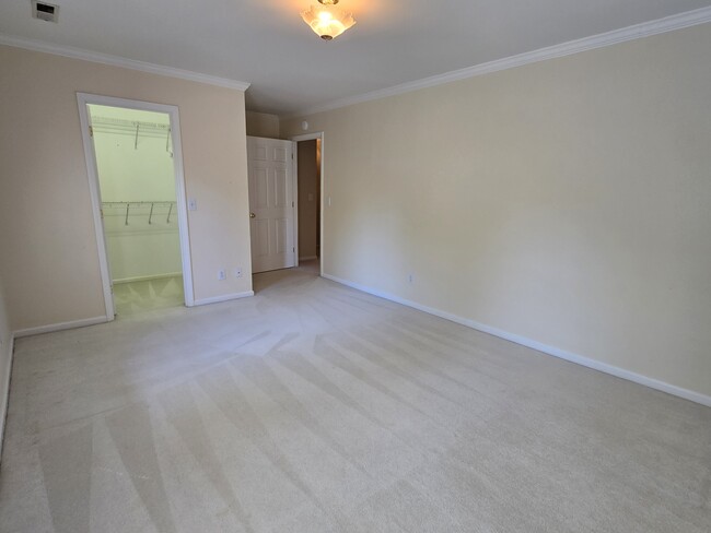 Building Photo - 517 Tanners Park Ct