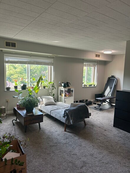 Living room - 3301 Beechwood Blvd