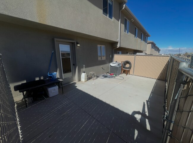 Building Photo - Pet Friendly!! 3-Bed Townhouse!