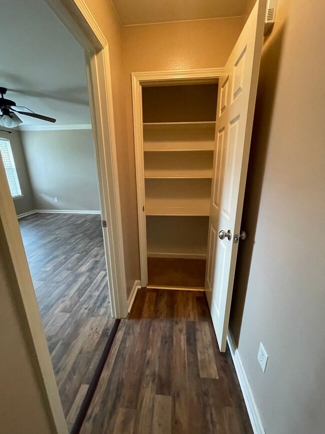 Building Photo - Convenient Sherwood Location