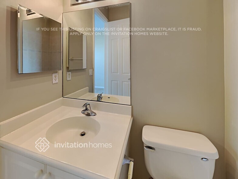 Building Photo - 1529 Cades Bay Ave