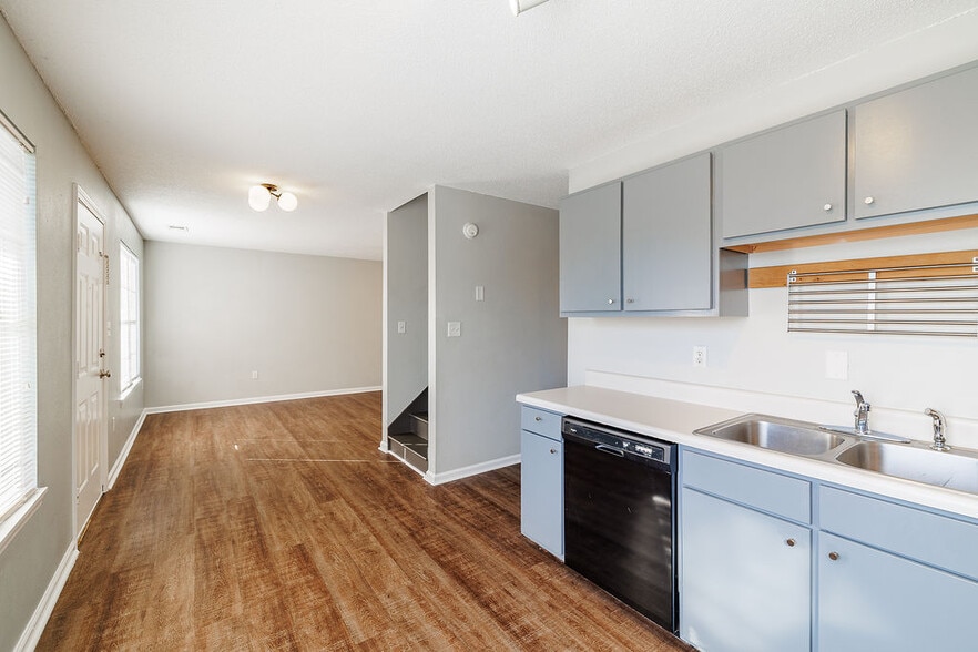 Building Photo - 138 welch Place, unit 4