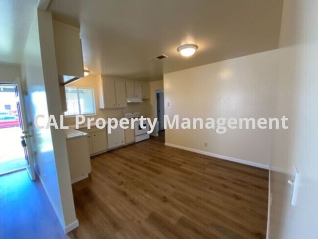 Building Photo - Charming 3-Bedroom, 2-Bathroom Home with Fireplace & Fenced Backyard