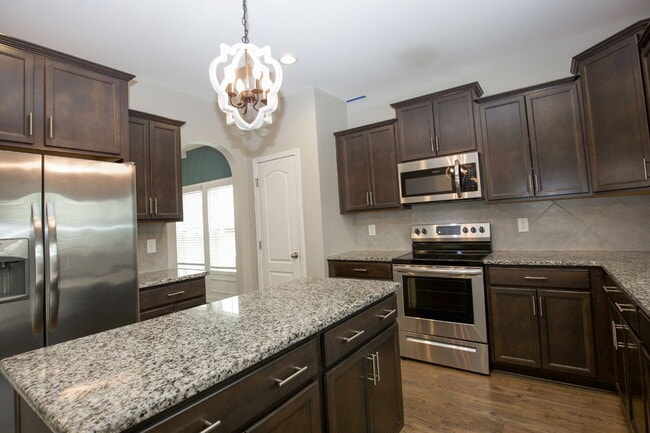 Building Photo - Spacious 3-Bed, 2.5-Bath Modern Home w/ 3-Car Garage in Highcroft – Close to Fort Bragg!