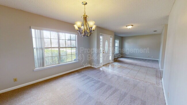 Building Photo - 2094 Forest Gate Dr W