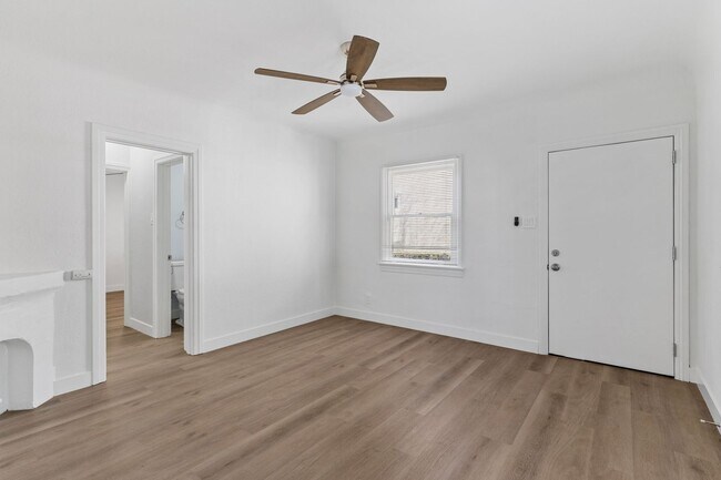 Interior Photo - 1109-1125 Loma Ave