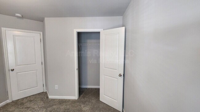 Building Photo - 5238 Pinnacle Walk