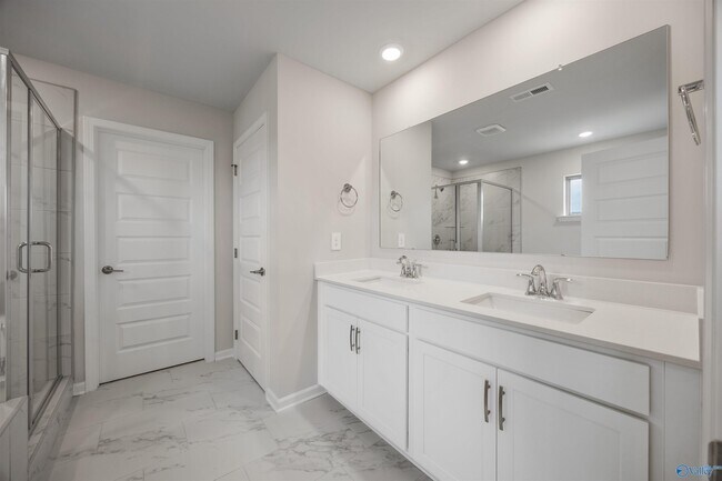 Building Photo - 4608 Hampton Glen Circle SE