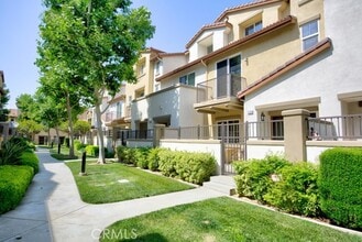 Building Photo - 17871 Shady View Dr