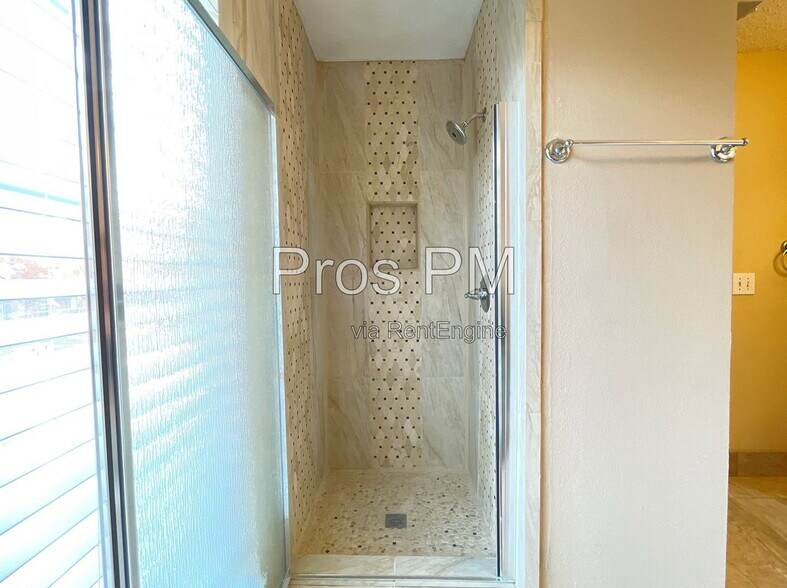 Building Photo - 8100 Waimea St