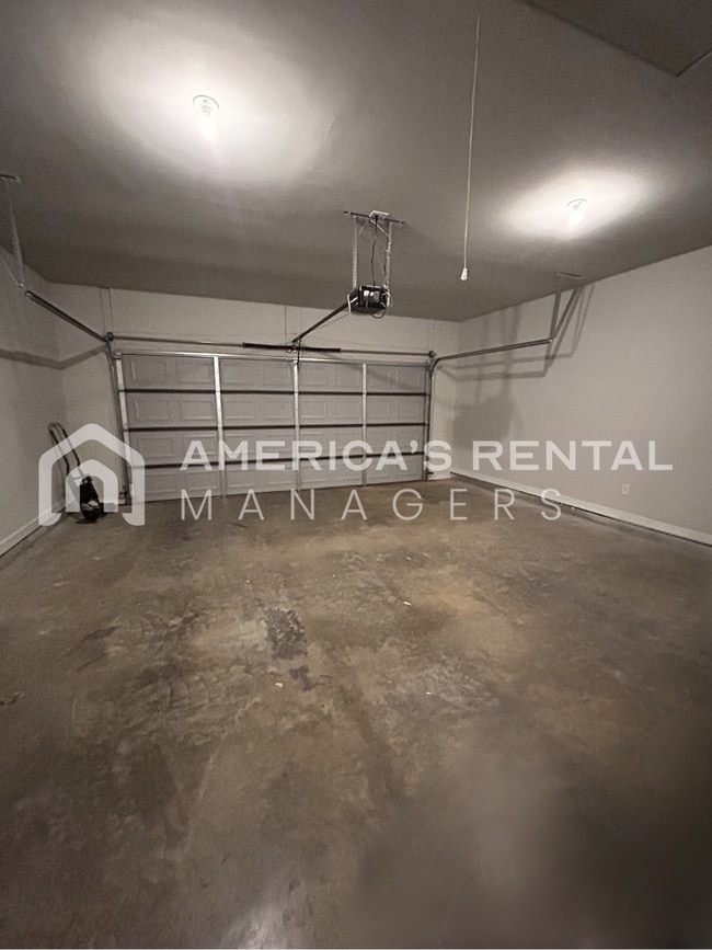 Building Photo - 7984 St.James Dr