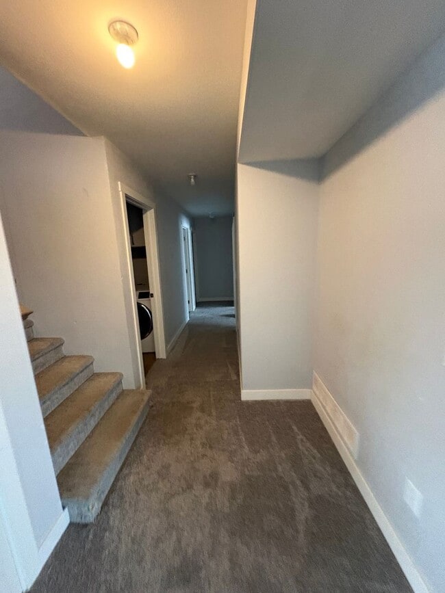 Building Photo - 4 Bedroom Home