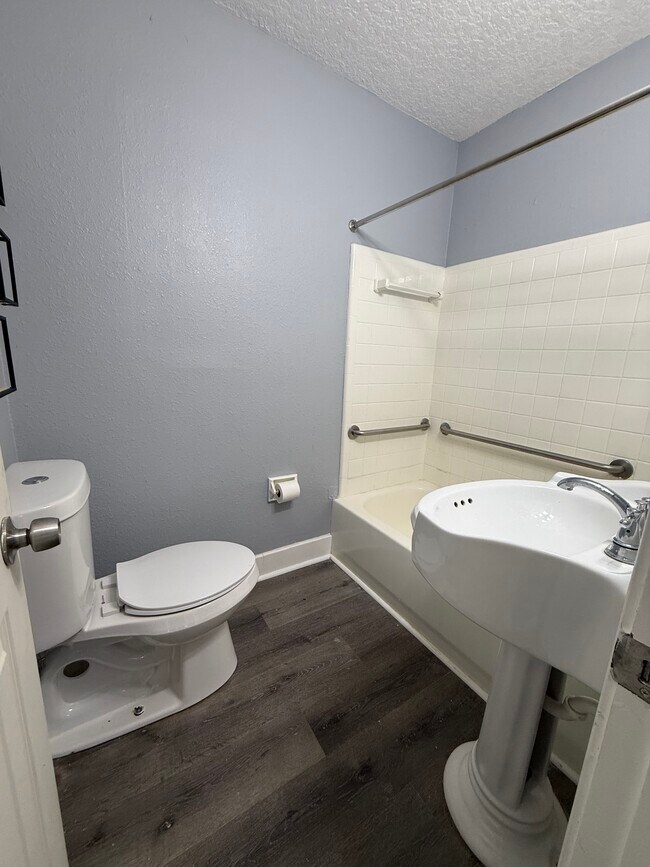 Building Photo - 2739 King Cole Dr