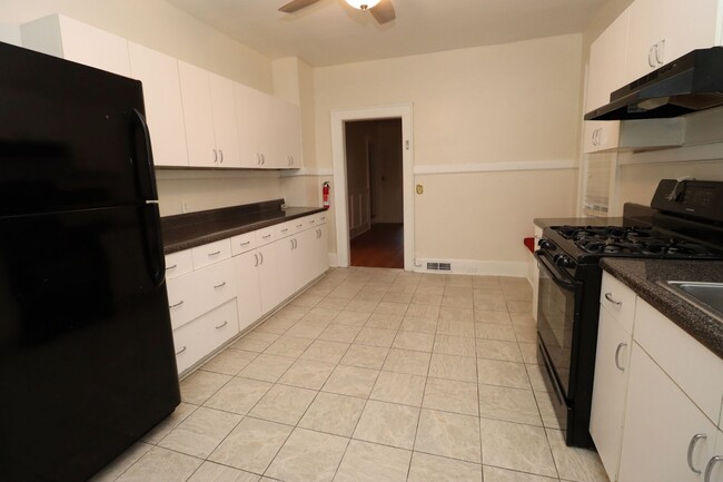 Building Photo - PRE-LEASING for 2025! 5 Bedroom, 2 Bath - ...