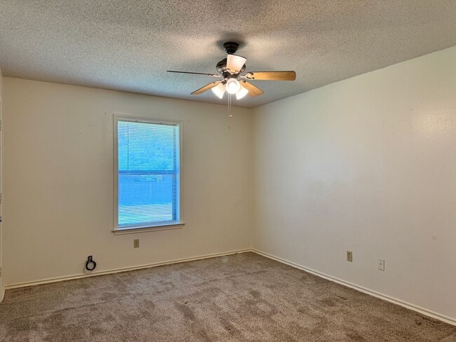 Building Photo - 3244 Stoneridge Dr