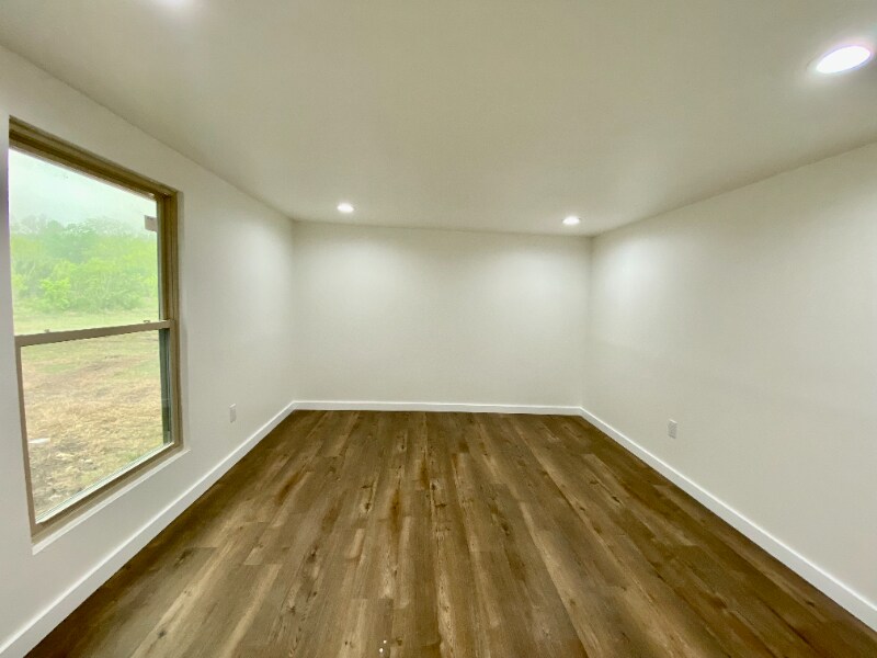 Building Photo - 417 Jasmine Ln