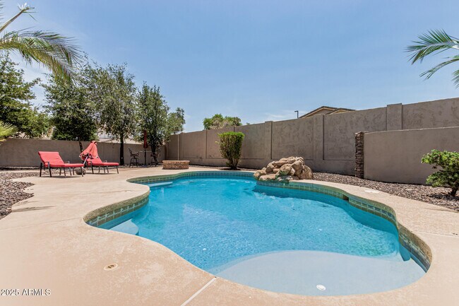 Building Photo - 3777 E Vallejo Dr