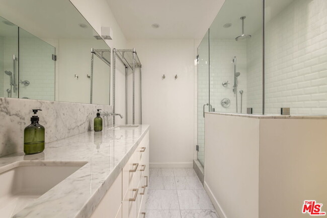 Building Photo - 1588 N Doheny Dr