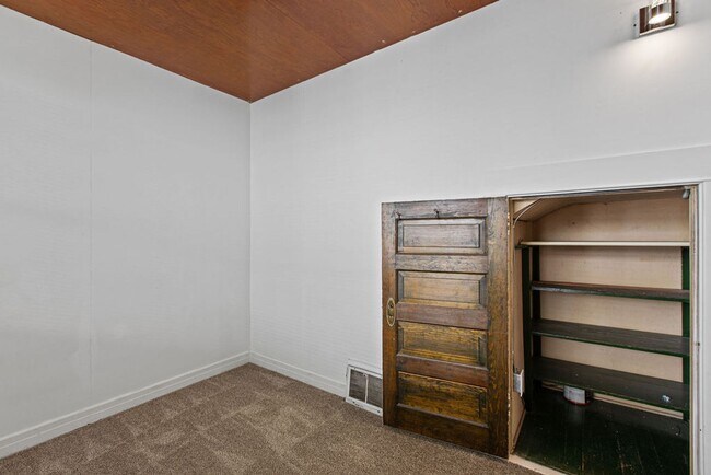 Building Photo - 8 Bedroom Home with 3 Kitchens Near UNC - Available as a single home or 2 separate units.