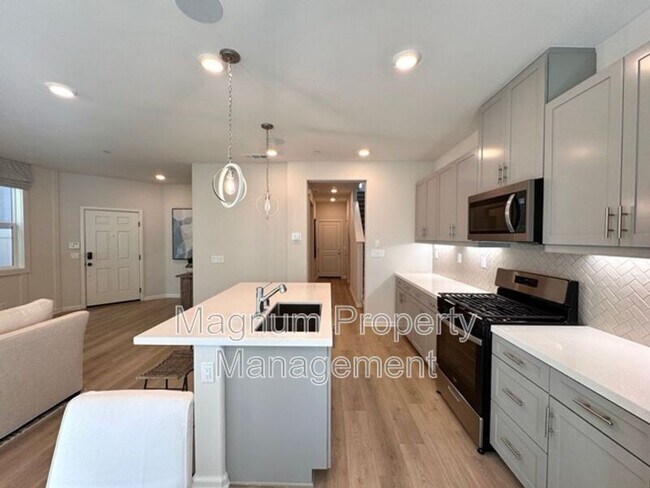 Building Photo - 25147 Hunter Ave