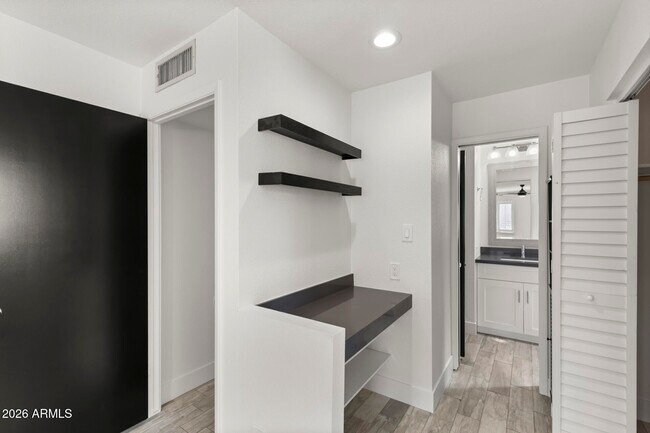 Building Photo - 8348 E Solano Dr