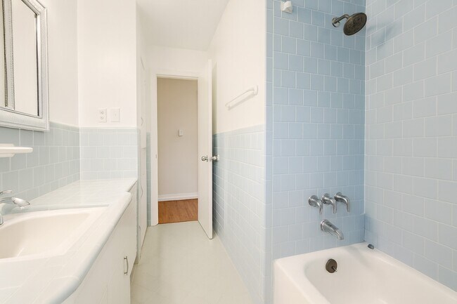 Building Photo - 4053 Silverwood Dr