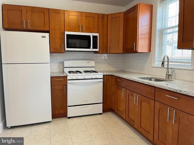 Building Photo - 1323 Gilham St